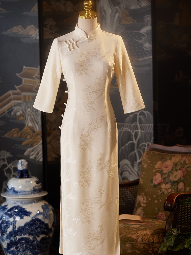Vintage Fashion Outfit - White Long Sleeve Wedding Dress Vintage